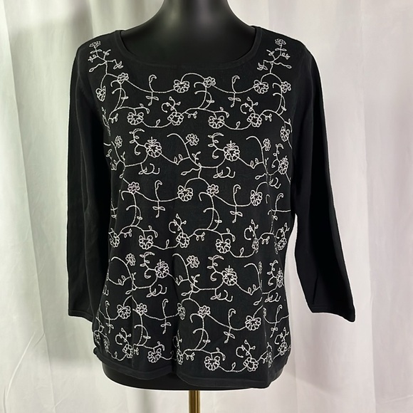 🛍 6 for $35 • JH Collectibles Embroidered Floral 3/4 Sleeve Round Neck Sweater - Picture 1 of 15